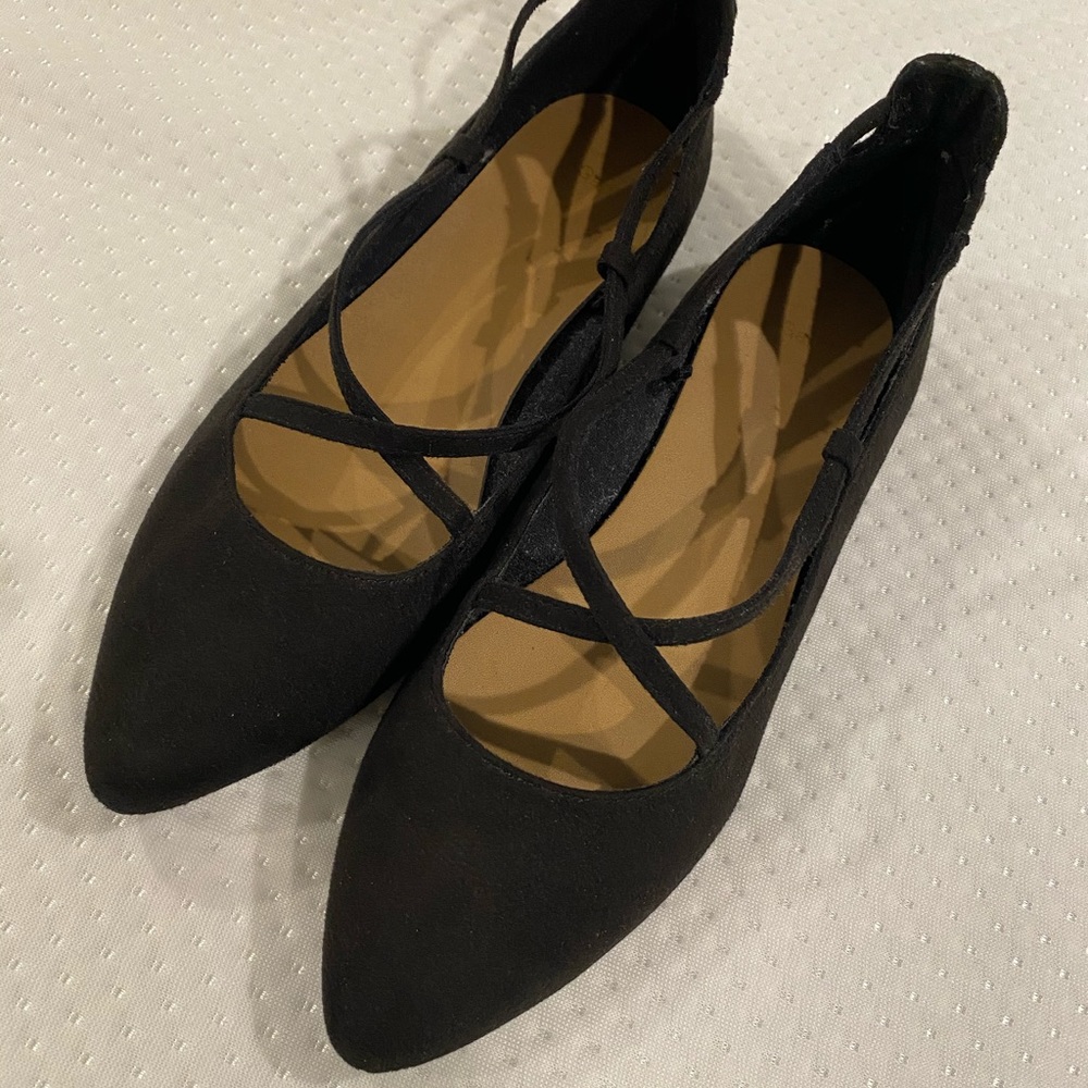 Gap Flats with Cross strap